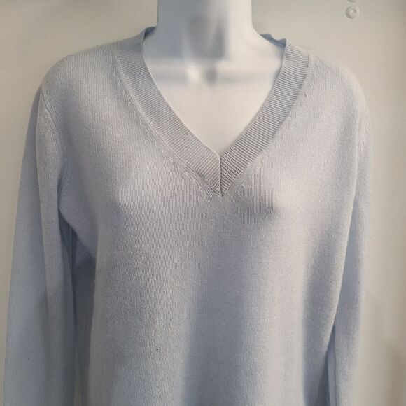 Saks fifth Avenue supersoft cashmere light blue periwinkle sweater - Picture 3 of 6